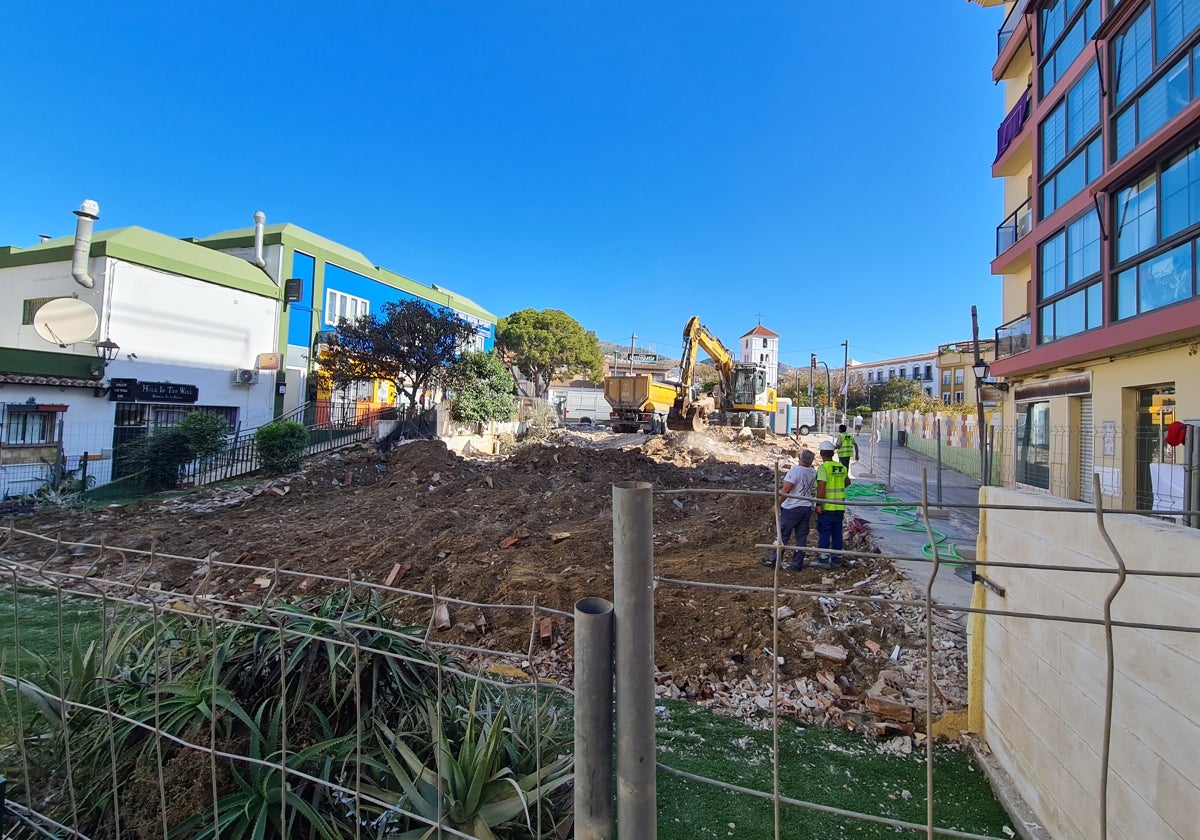 Vista del terreno donde se han derribado los edificios y se construirá el nuevo McDonald's