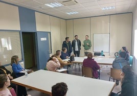 Una de las sesiones de orientación laboral y formación en Campillos.