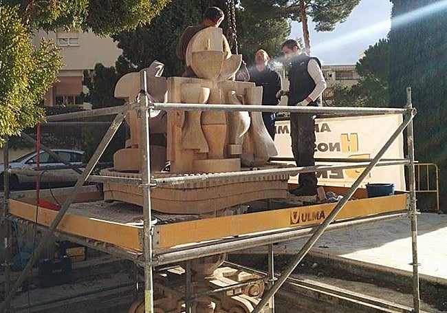 Retirada de la escultura en 2015 para su rehabilitación que todavía no se ha acometido.