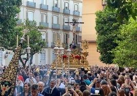 El Cristo del Amor, entrando en el Patio de los Naranjos de la Catedral.