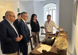 El alcalde veleño, Jesús Lupiáñez, y el presidente de la Diputación, Francisco Salado, en la inauguración.