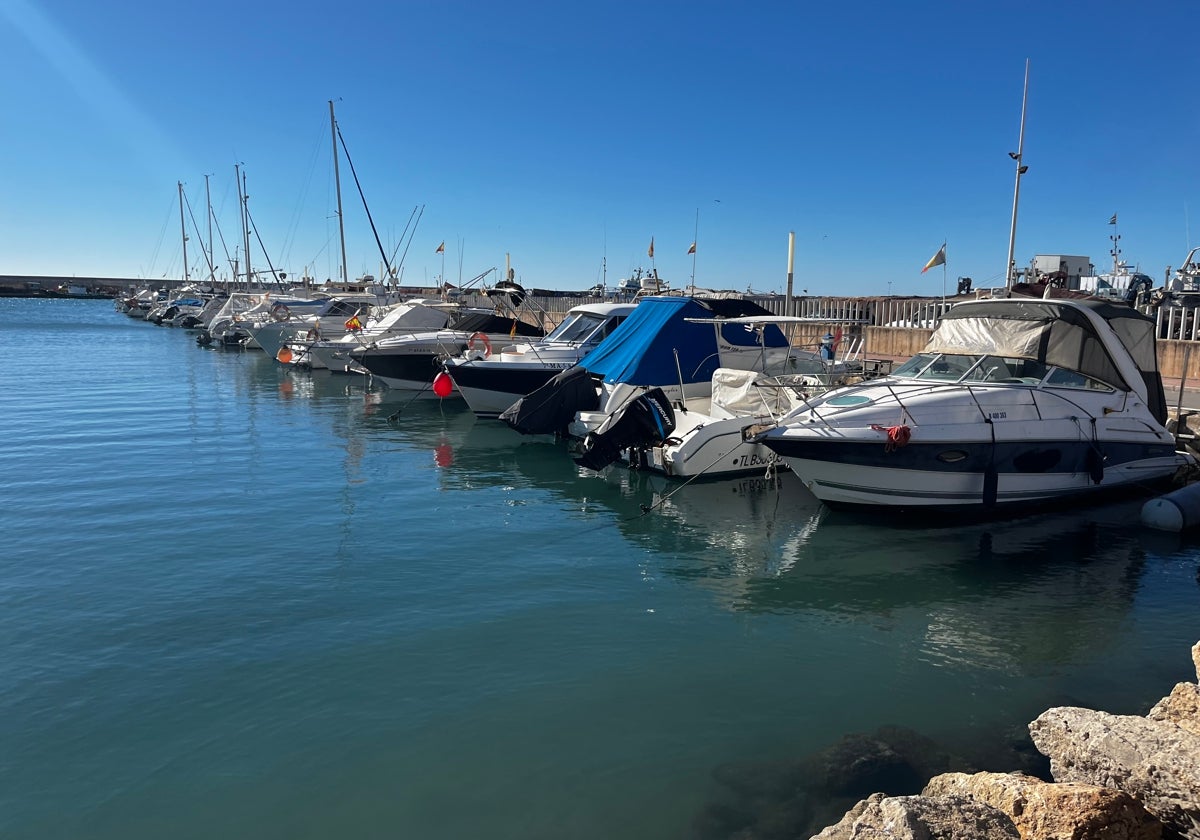 Imagen del puerto deportivo de Caleta de Vélez.