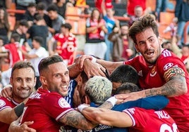 Los jugadores del 'Nastic' celebran un gol esta temporada.