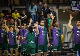 Los jugadores del Unicaja, en una presentación durante un partido de la Champions.