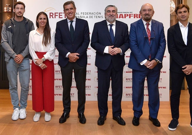 Pablo Carreño, Anabel Medina, Jordi Cambra, Rodríguez Uribe, Miguel Díaz y David Ferrer, este miércoles en Barcelona en la presentación.