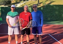 Jorge Aguirre, Alejandro Davidovich y Antonio de Dios, en el Lew Hoad.