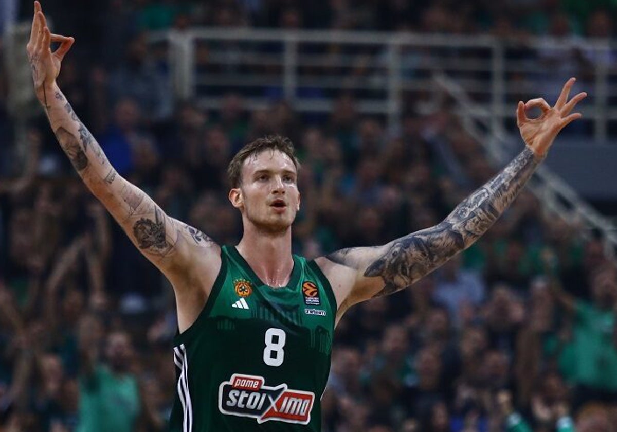 Olek Balcerowski, en un partido de Euroliga del Panathinaikos.