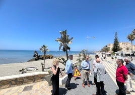 El subdelegado del Gobierno central en Málaga, Javier Salas, este jueves en la playa de Ferrara.