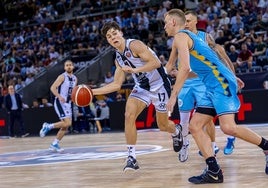 Saint-Supéry, con el Tizona Burgos ante el Estudiantes, en la semifinal de la Final Four de la fase de ascenso a la ACB.