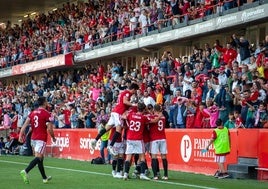 El Gimnástic celebra un gol en su estadio esta temporada.