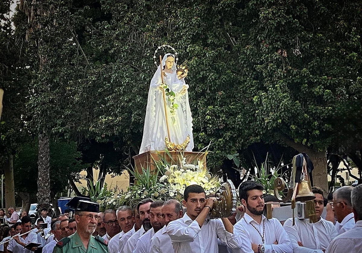 La Virgen de las Cañas, en su traslado hasta la parroquia de los Dolores.