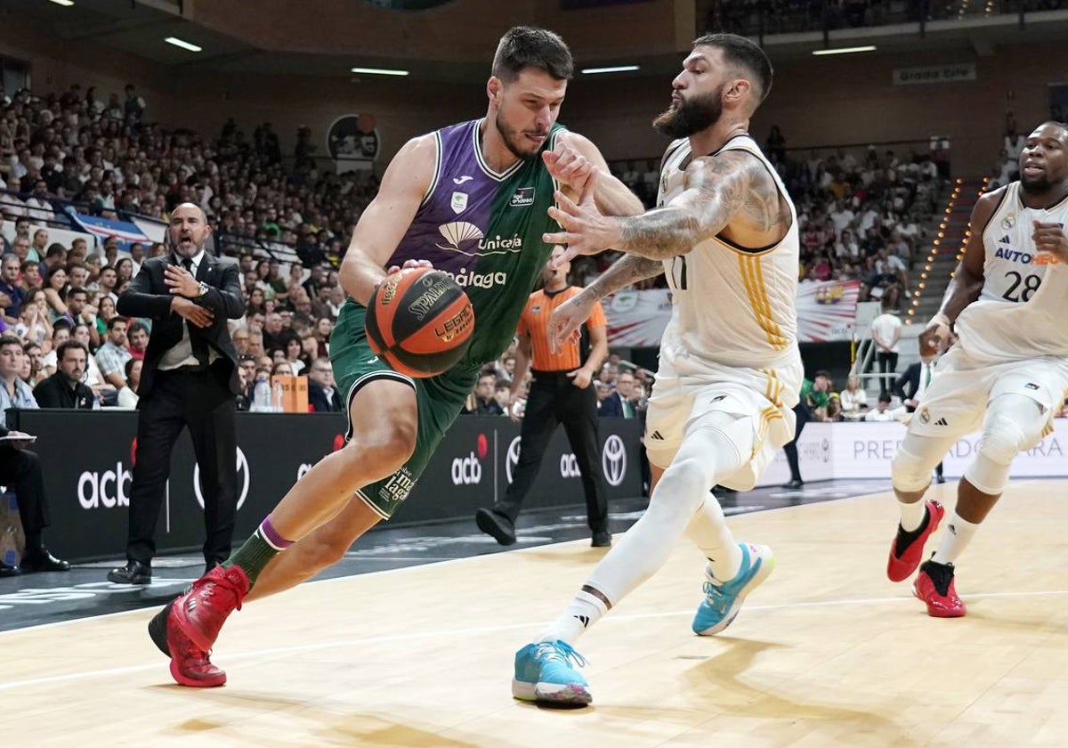 Barreiro trata de superar a Poirier en la final de la Supercopa jugada en Murcia.