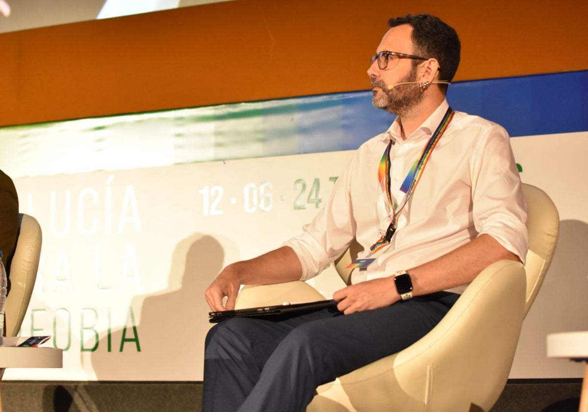 Misael Pérez, responsable de Inclusión y Diversidad en Airbus España, en el Congreso LGTBI de Andalucía.