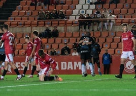 El Málaga celebra su gol en la derrota copera en el Nou Estadi (2022-23) en la Copa del Rey.