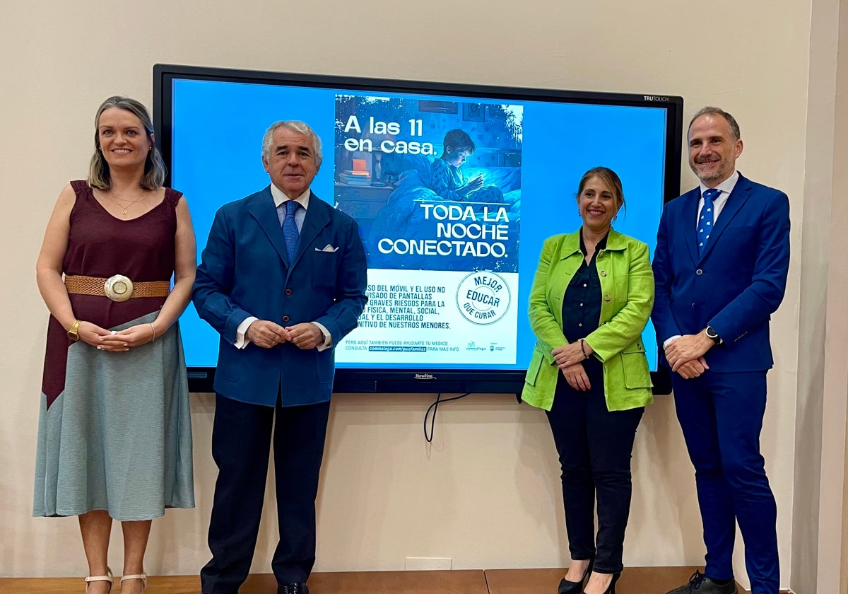 Dra. María Vidal, Dr. Pedro J. Navarro, María de la Paz Flores y Dr. Andrés Fontalba.