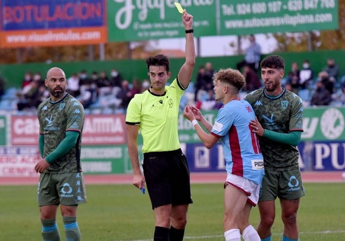 Fotografía del árbitro Éder Mallo Fernández, que dirigirá el Gimnástic-Málaga.