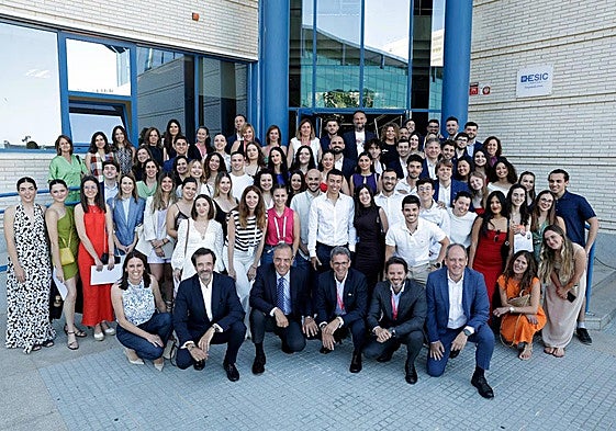 Foto de familia de los diplomados en el TalentLab.