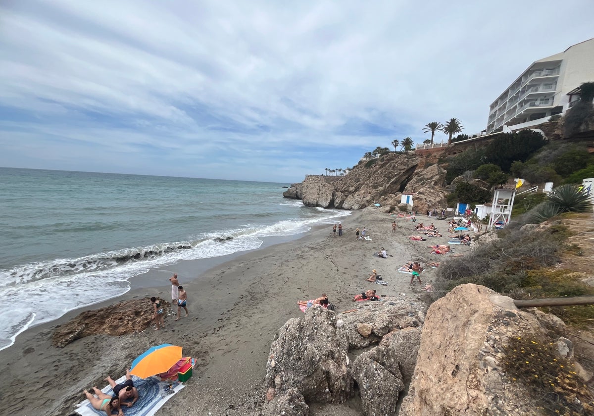 Imagen de la nerjeña playa de Carabeo, donde ocurrió el suceso en la tarde de este pasado miércoles.