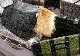 Bolsos de piel de serpiente, cocodrilo y astracán.