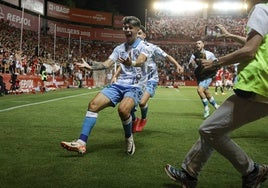 Antoñito celebra el gol que dio el ascenso al Málaga en el minuto 122 de la prórroga.