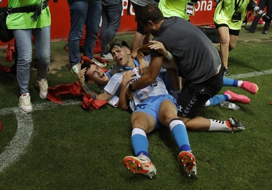 Antoñito Cordero, emocionado sobre el césped tras su gol decisivo.