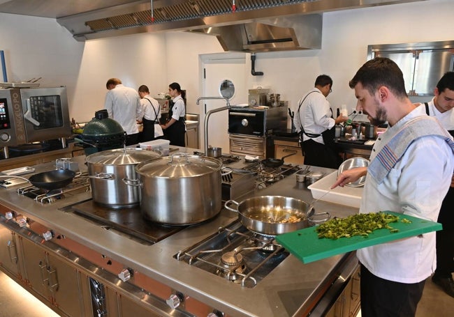 La cocina, a pleno rendimiento.