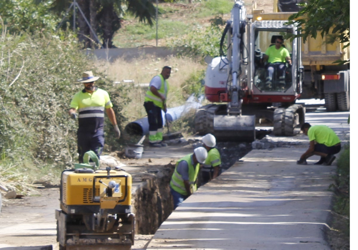 Trabajos para ejecutar la conexión, cerca del polígono.