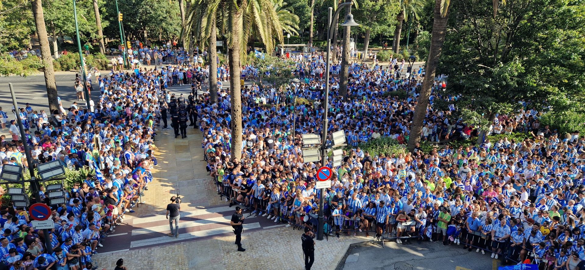 La celebración del ascenso del Málaga en la ciudad, en imágenes