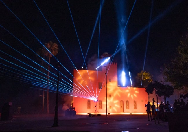 Espectáculo de luces en el castillo El Bil-Bil.