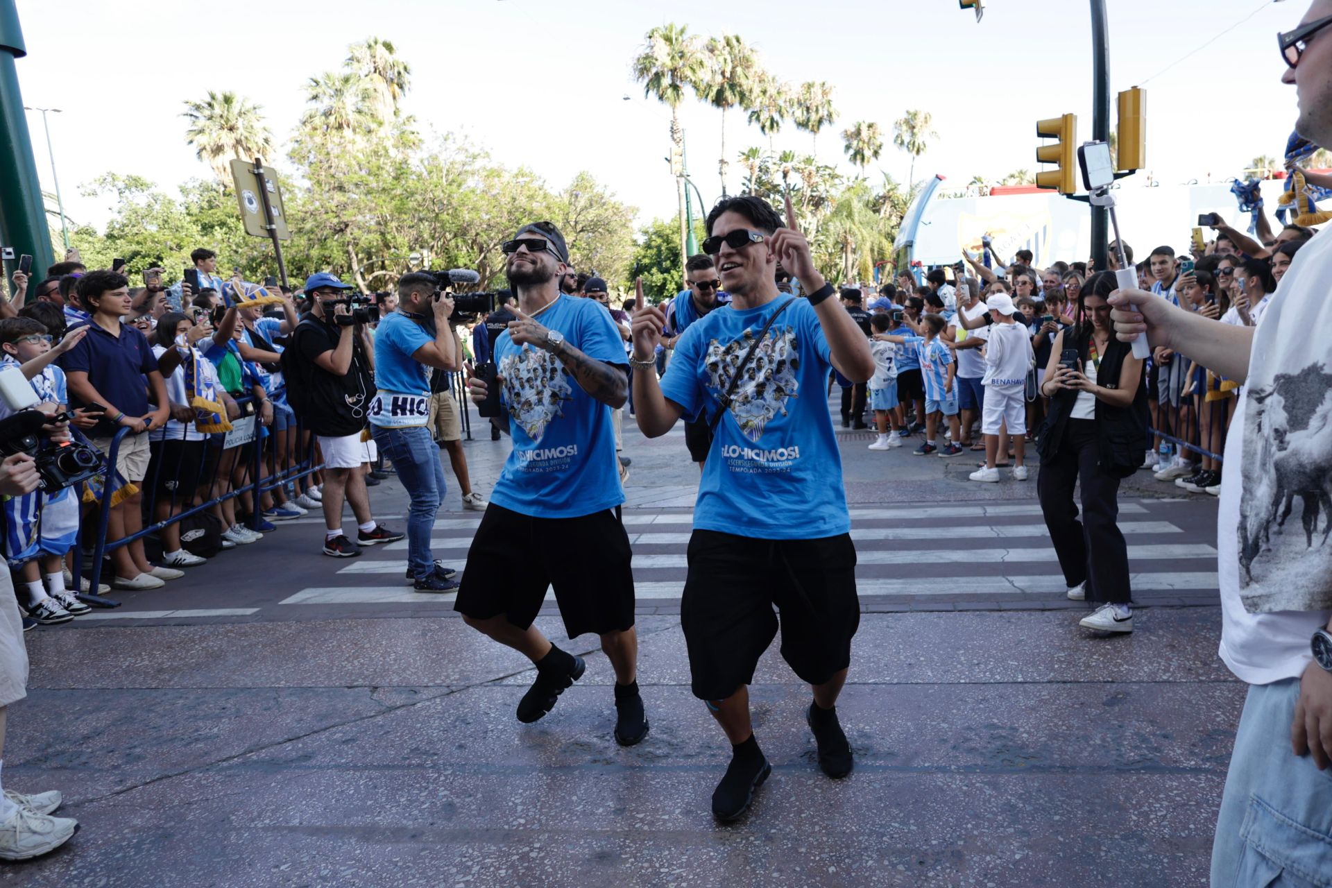 La celebración del ascenso del Málaga en la ciudad, en imágenes