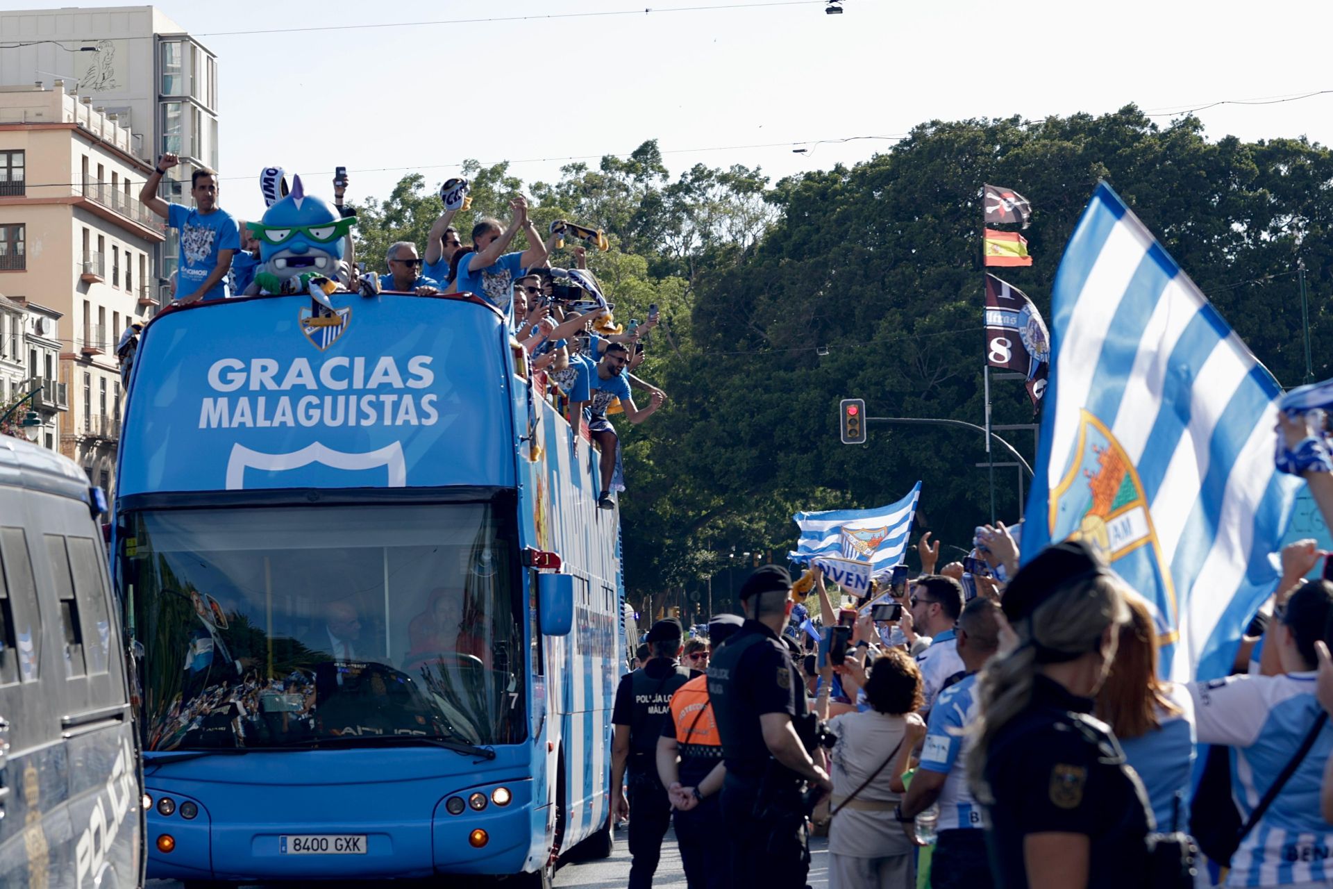 La celebración del ascenso del Málaga en la ciudad, en imágenes