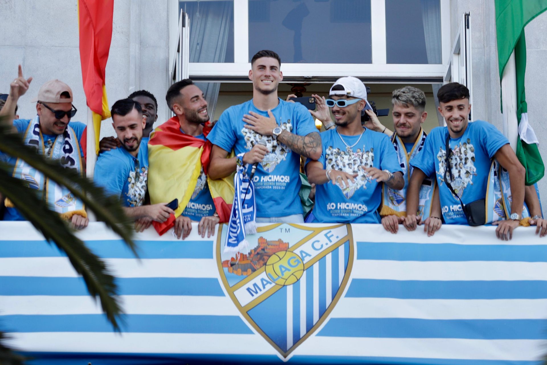 La celebración del ascenso del Málaga en la ciudad, en imágenes