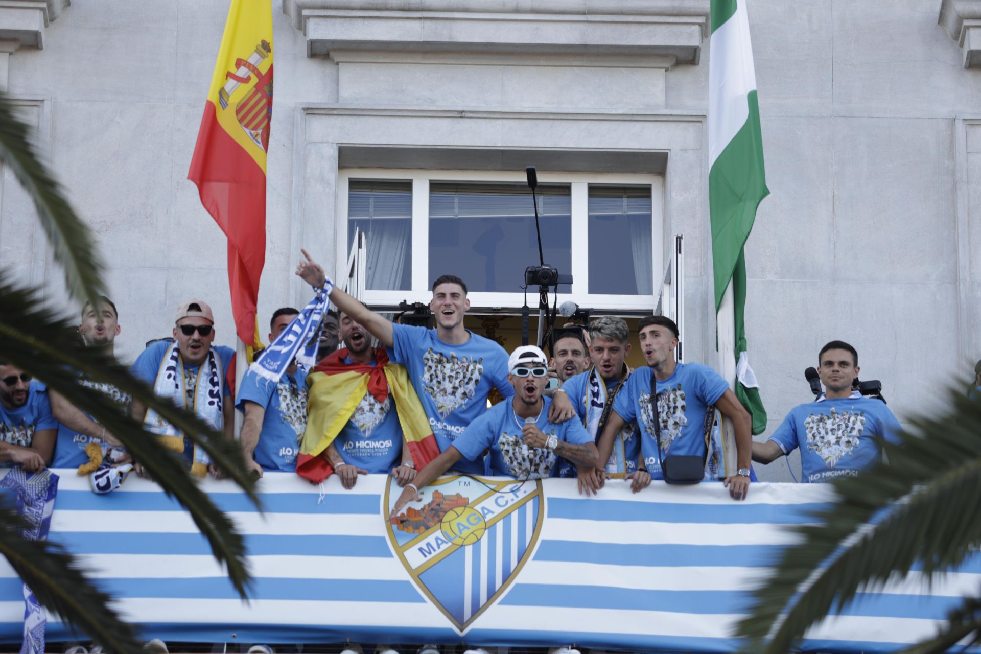 La celebración del ascenso del Málaga en la ciudad, en imágenes