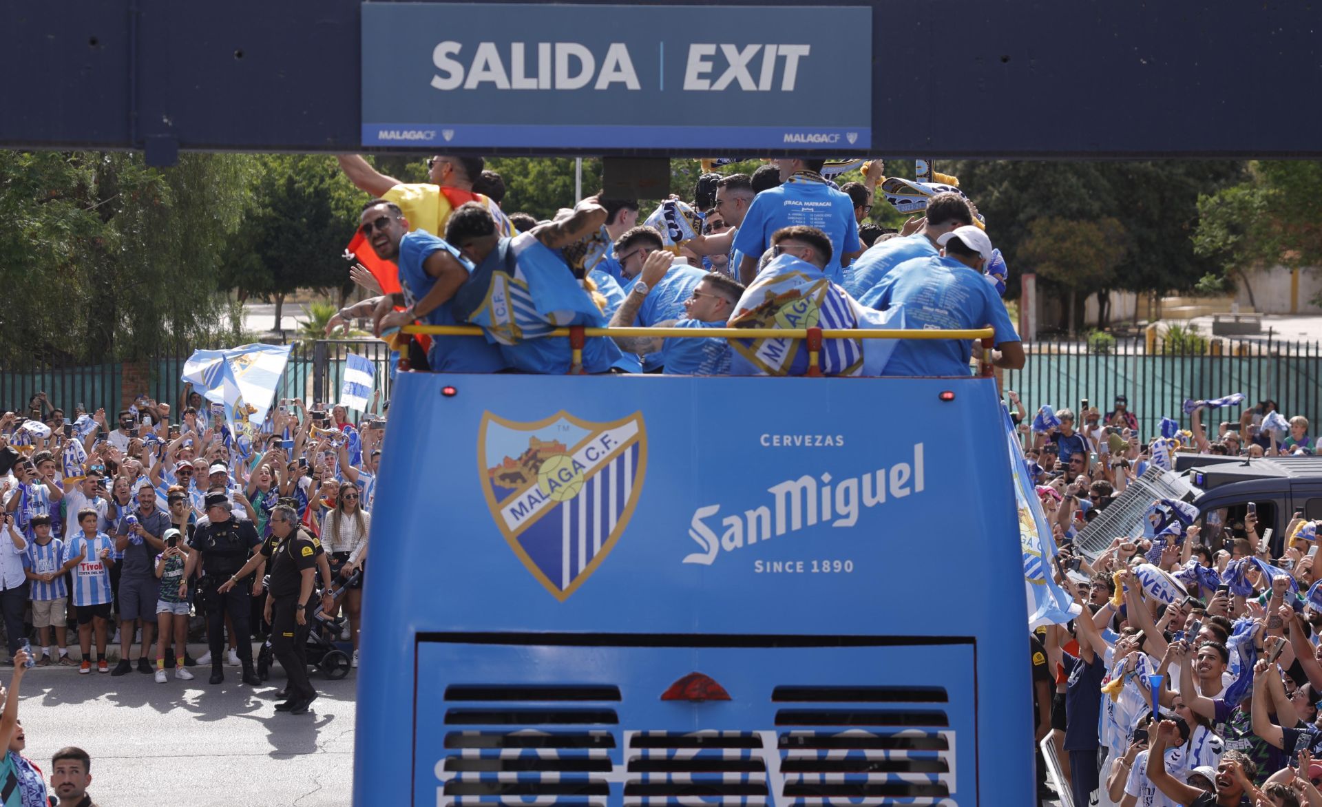 La celebración del ascenso del Málaga en la ciudad, en imágenes