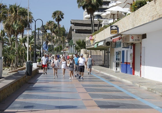 Turistas en La Carihuela.