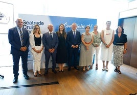 Foto de familia de responsables de las administraciones y la organización del evento.