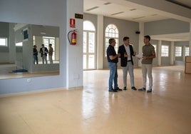 El concejal en las instalaciones del estadio municipal.