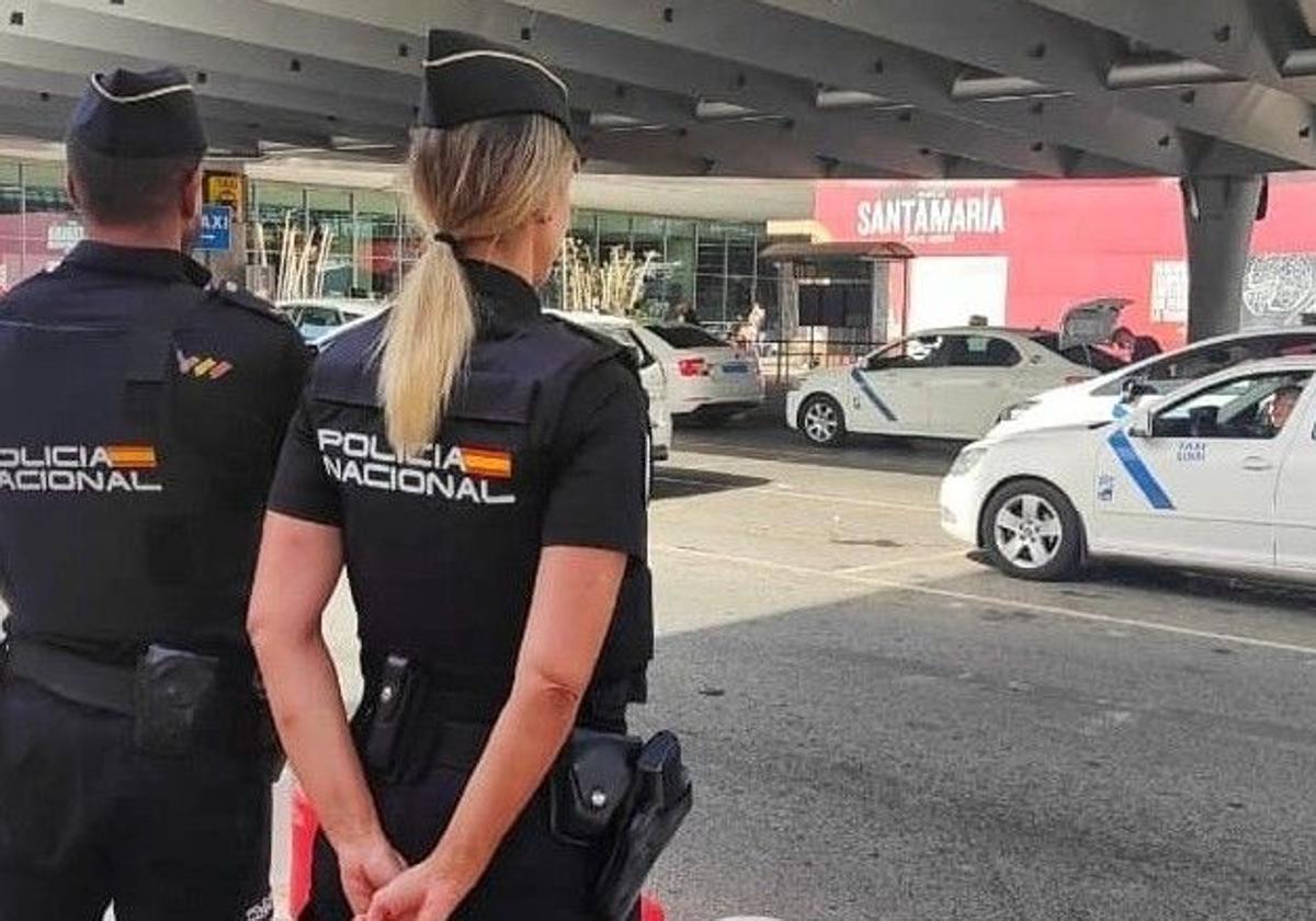 Detenido un hombre que se hacía pasar por un viajero para robar en el parking del aeropuerto de Málaga