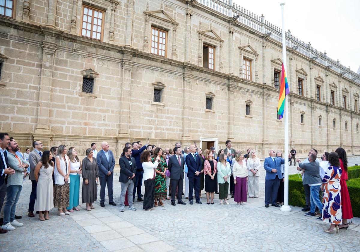 La bandera arco iris, en el Parlamento de Andalucía