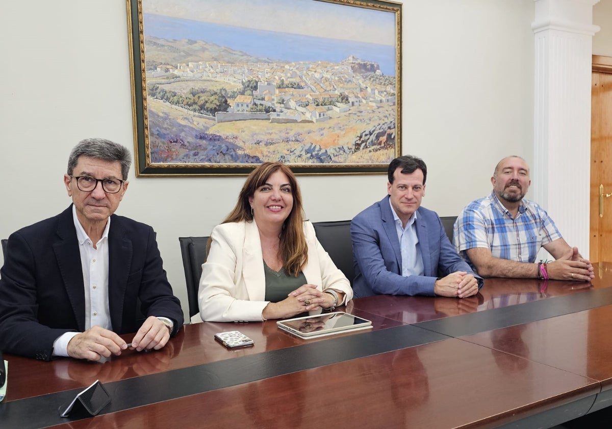 Encuentro entre representantes municipales y de la empresa Avanza.