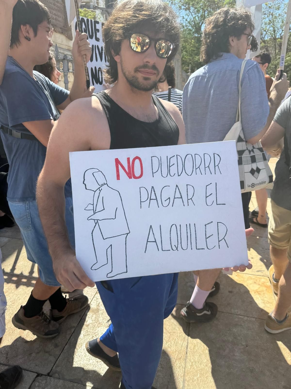 Las pancartas más originales de la manifestación por una vivienda digna en Málaga