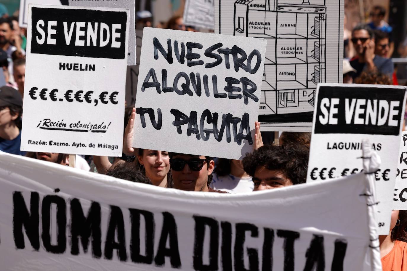 Las pancartas más originales de la manifestación por una vivienda digna en Málaga