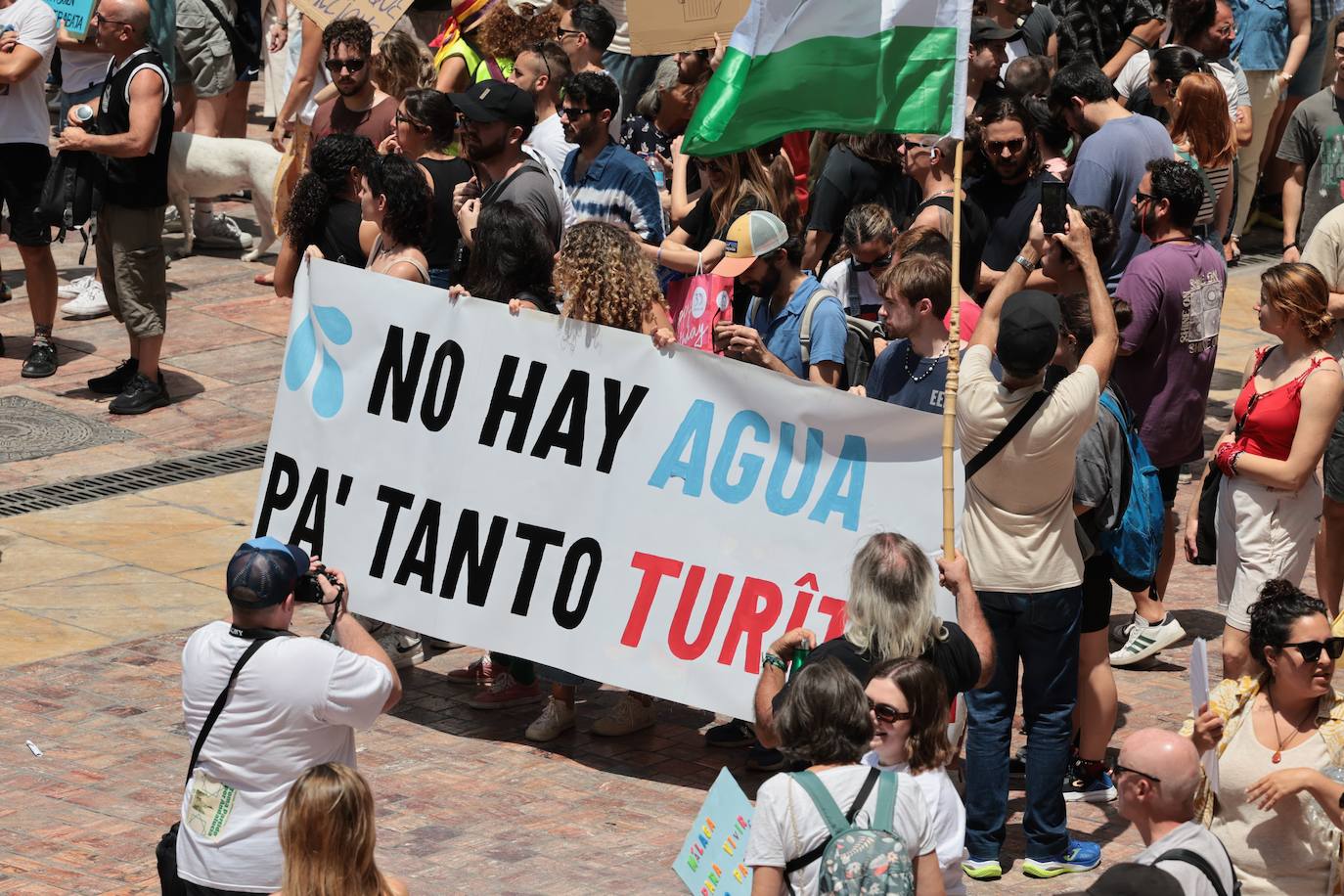 Las pancartas más originales de la manifestación por una vivienda digna en Málaga