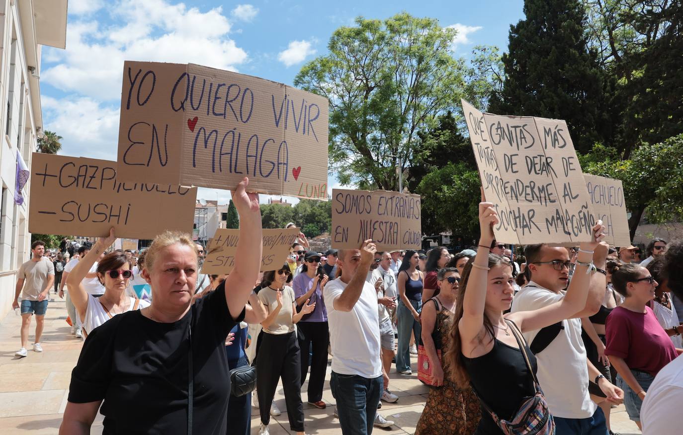 Las pancartas más originales de la manifestación por una vivienda digna en Málaga