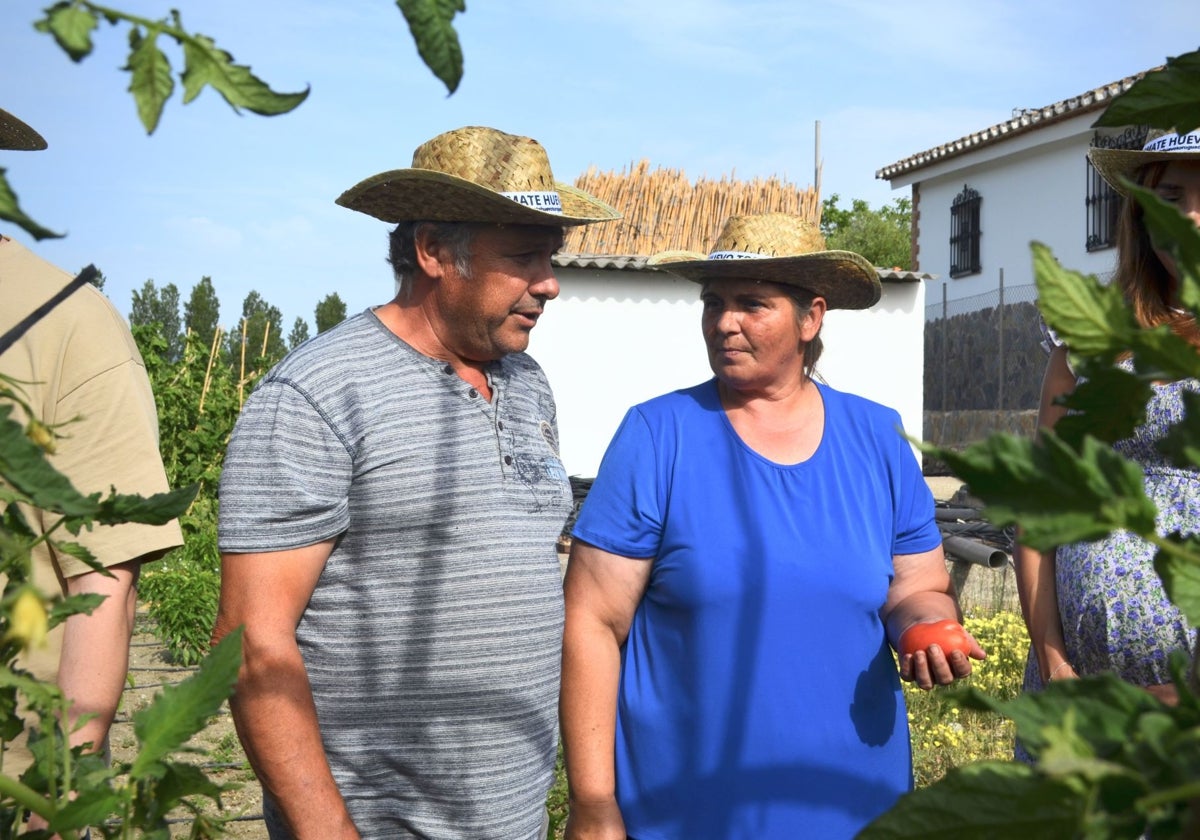 Santi González y Ángel González en su finca de Coín.