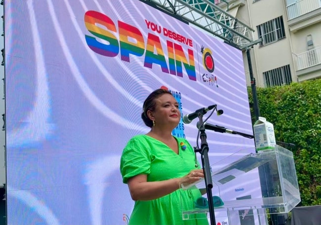 La alcaldesa de Torremolinos, Margarita del Cid, en el EuroPride de Tesalónica.