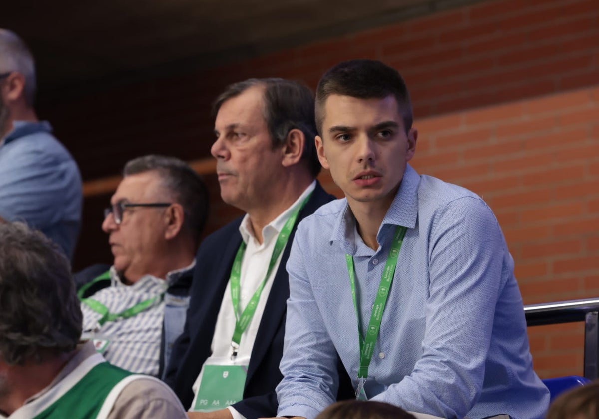 Milan Bartelli, a la derecha, con Juanma Rodríguez al fondo.