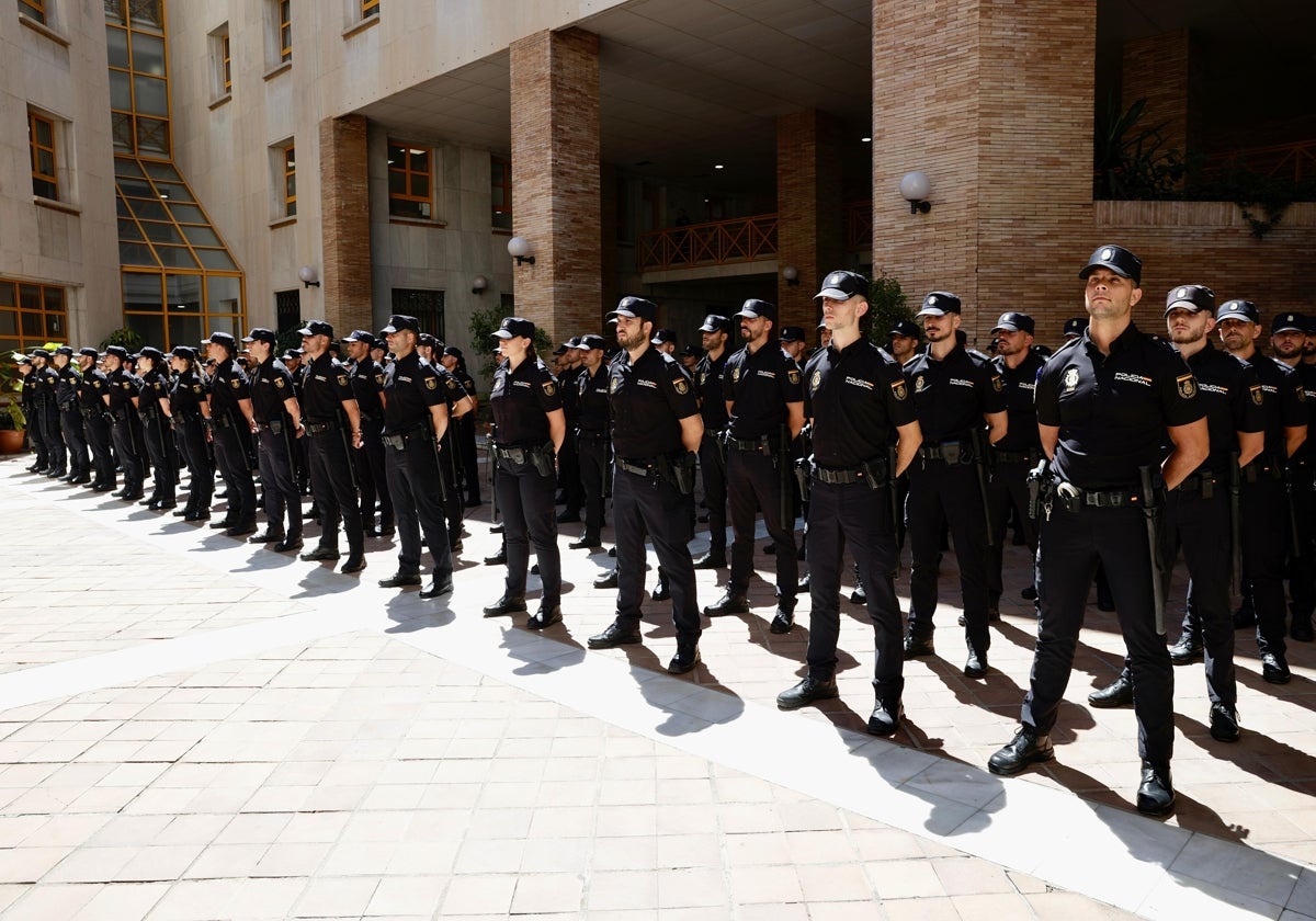 Los agentes que desde este lunes se suman a la plantilla de la Policía Nacional en Málaga para reforzar la seguridad en los meses de julio y agosto.