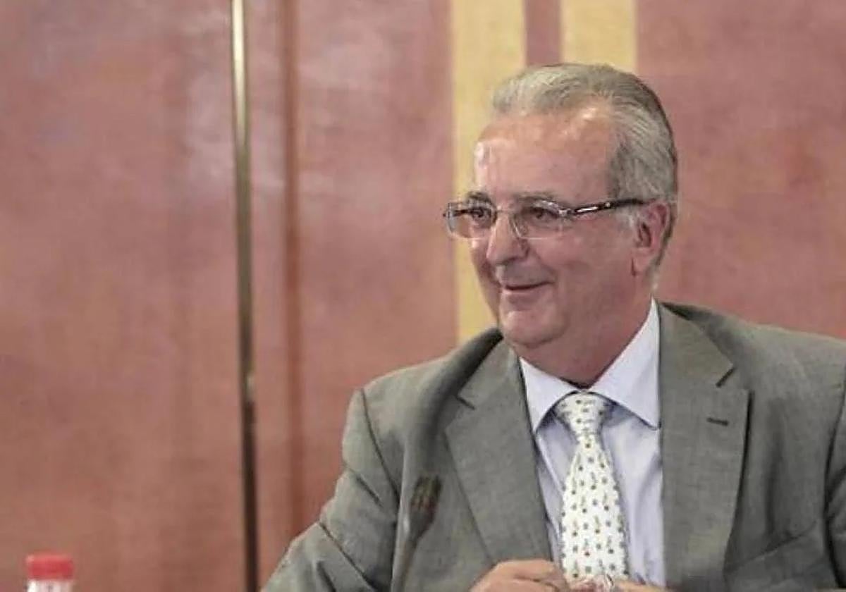 El Tribunal Constitucional perdona parte de la malversación de los ERE al exconsejero de Empleo Antonio Fernández y ordena dictar otra sentencia