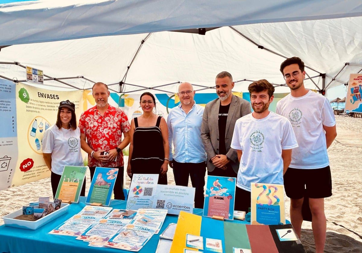 Autoridades locales, en la presentación de la campaña, este miércoles en Torre del Mar.